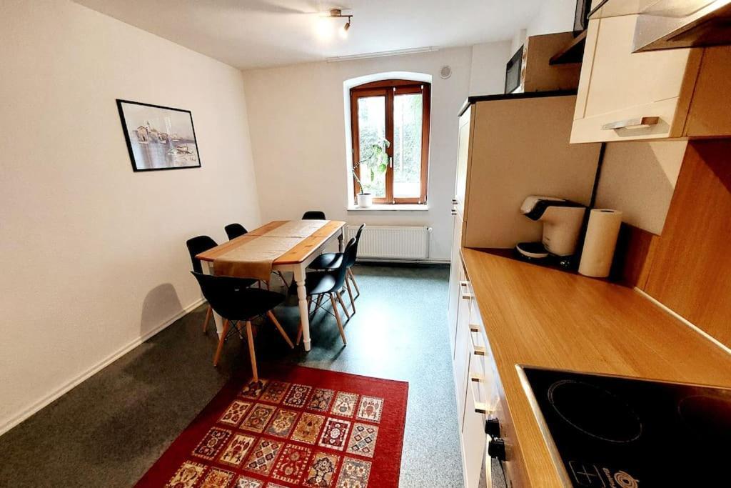 Zentrale Ferienwohnung - Direkt Am See Und Schloss Schwerin  Exterior photo
