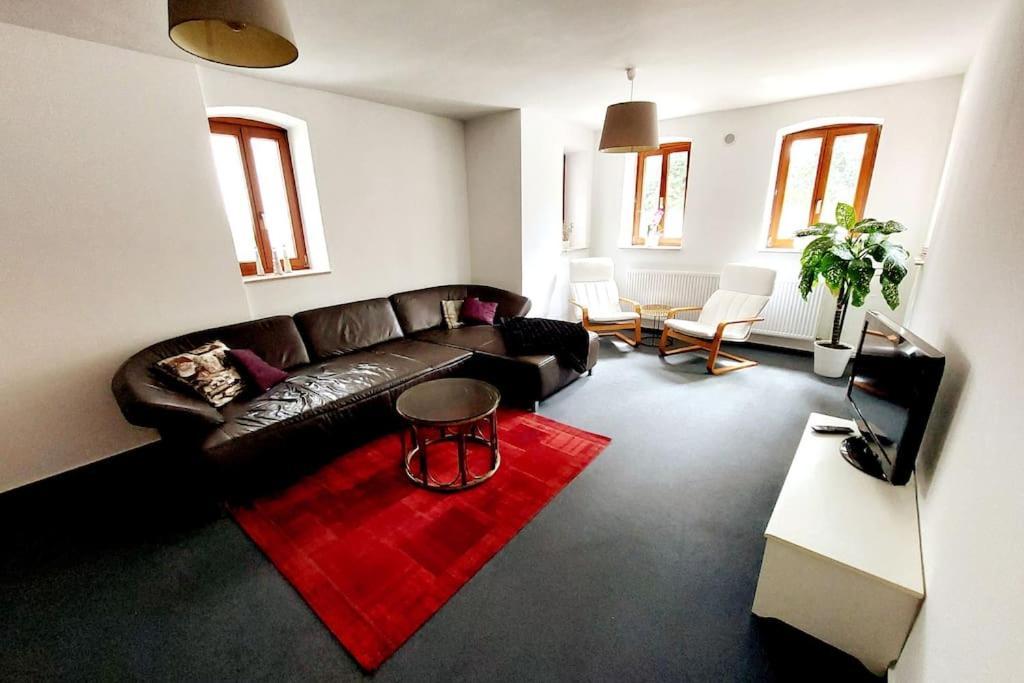 Zentrale Ferienwohnung - Direkt Am See Und Schloss Schwerin  Exterior photo